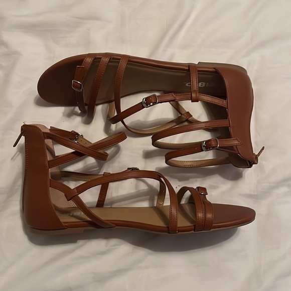 Unr8ed Size 11 Sandals - Picture 4 of 5